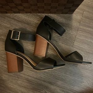 Block-heeled, black sandal, size 8.5
